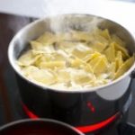 【一人暮らし】電気調理器を使いこなそう!IHヒーターとの違いやメリット・使い方は?