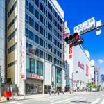 【新宿三丁目駅の住みやすさは?】女性の賃貸一人暮らしでチェックすべき街の特徴・治安・口コミ・おすすめスポットを解説!