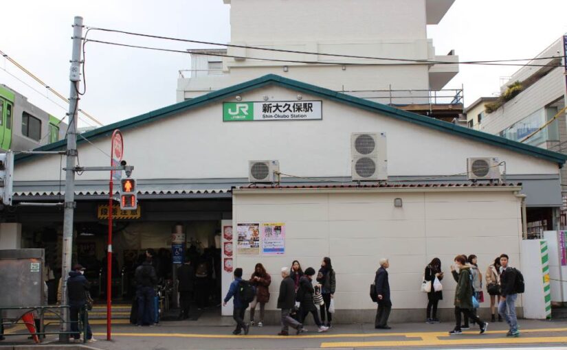 Scene 04 新大久保 ワンチャコ の夢 まわる東京 緑色の電車に乗って Woman Chintai